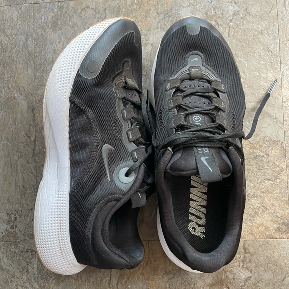 Nike react running shoes - Picture 2 of 3